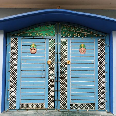 Trinetra Inn พาราณสี ภายนอก รูปภาพ