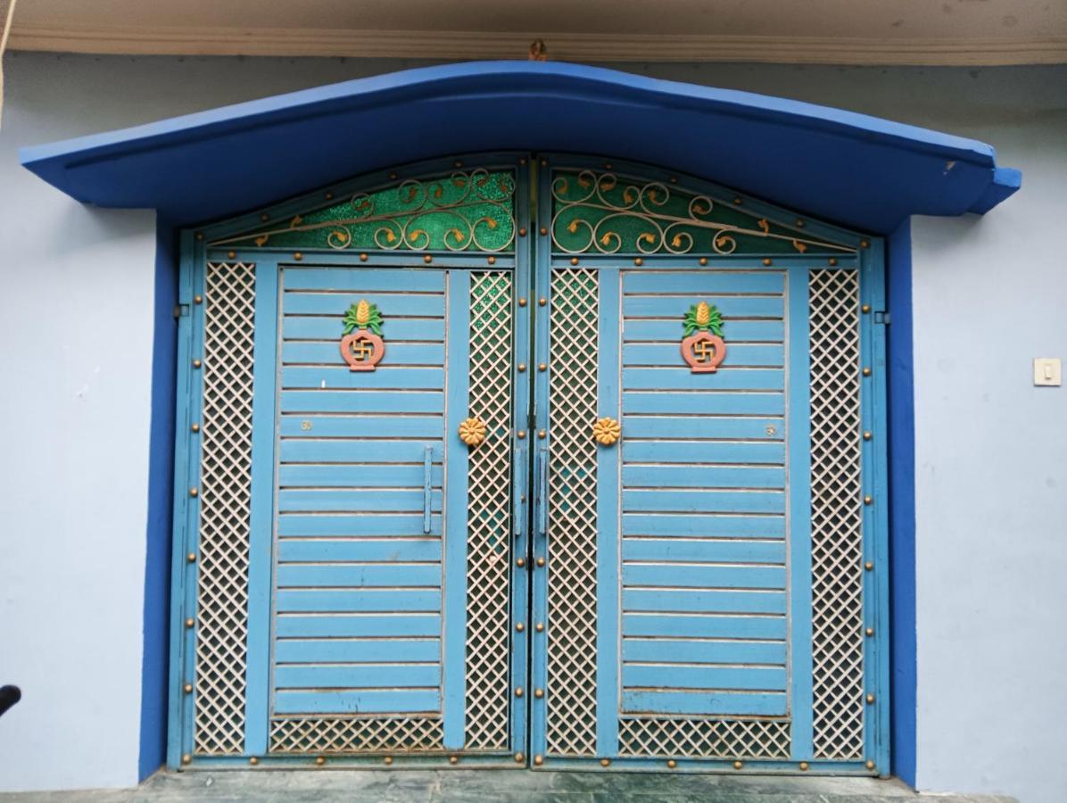 Trinetra Inn พาราณสี ภายนอก รูปภาพ