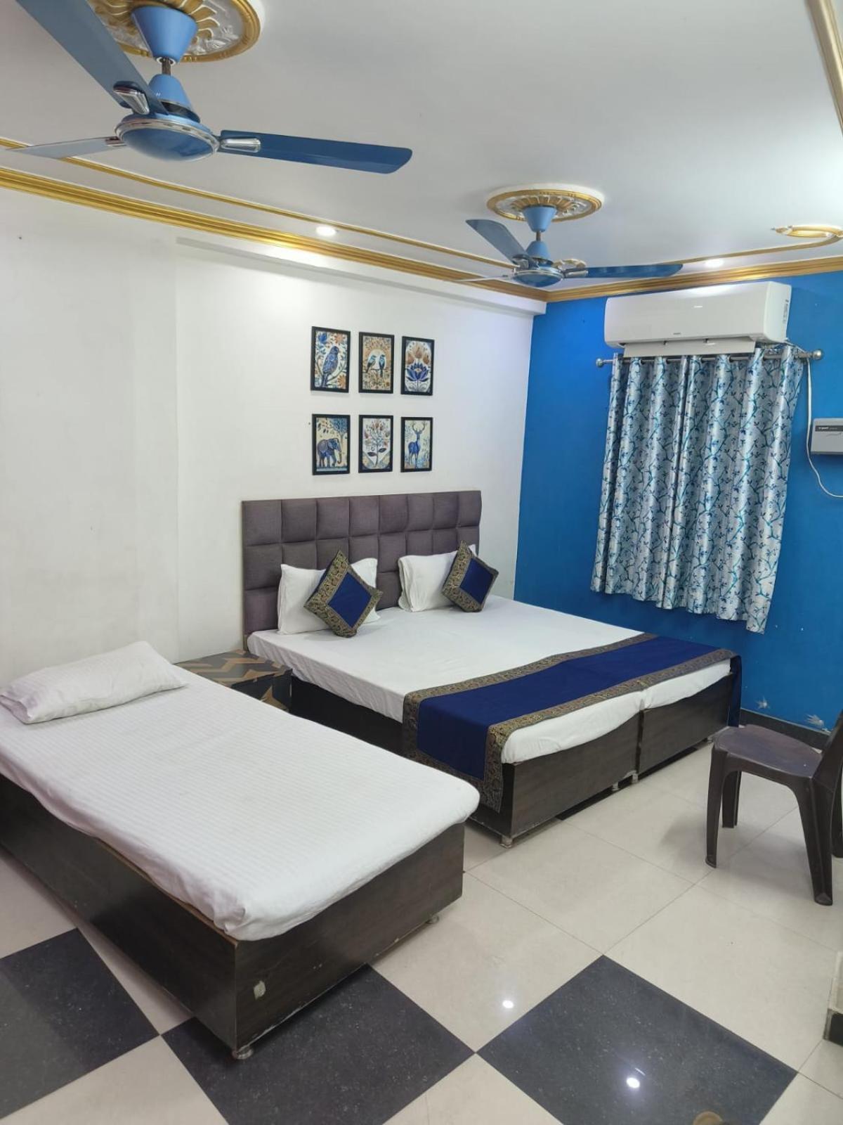 Trinetra Inn พาราณสี ภายนอก รูปภาพ